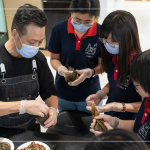 邀請廚藝職人 ＃吳志杰 ，以自身30年以上的廚藝經驗，帶領同仁們，循序漸進地完成。