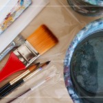 各式多樣性的畫筆，方能完成一項(xiàng)專屬的作品，創(chuàng)作的同時(shí)，也是記錄生活的方式。