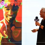 藝術(shù)家以自身作品、國家風(fēng)景、人文藝術(shù)等照片，視覺搶眼又震撼，新業(yè)家族們紛紛拿起手機記錄這美好的片刻。