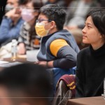 靜靜地聆聽著講師的分享，一筆一劃，道出老師傅的匠心獨具，與一段代代相傳的故事。