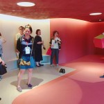 「會呼吸」的無毒遊戲空間，從地面至天花板的健康綠建材選用，採用珪藻土、亞麻仁油作為塗料，天然、無毒又抗菌，為家長與寶貝們的健康進一步把關。