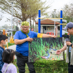 一張張筏子溪生態(tài)實景圖，透過荒野保護協(xié)會生動的解說，讓家長和小朋友對生物有更進一步的認識，也見識到生態(tài)系統(tǒng)中的食物鏈。