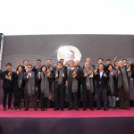 頒獎(jiǎng)團(tuán)隊(duì)與得獎(jiǎng)?wù)咭煌嫌傲裟?。?屆臺(tái)中市都市空間設(shè)計(jì)大獎(jiǎng)緊扣「適法」、「創(chuàng)意」、「傳承」等訴求，傳達(dá)幸福城市始於移居宜家的意涵。