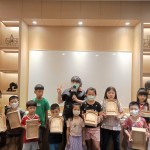 小朋友們完成了屬於自己獨一無二的彈珠臺，從敲敲打打中學習到做任何事都需要耐心等候與按部就班，就可以感受到只屬於自己的小榮譽。