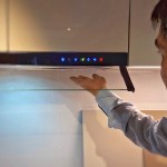 有時候，直接使用手心手背感受風的流動、用指尖撫摸材質(zhì)的觸感，心裡將會更清楚餐廚器具是否合乎職人的標準。