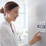 喜歡在晨起時(shí)藉由泡澡喚醒交感神經(jīng)，抑或是將花灑打開將一整天的疲憊隨著水花沖散？將暖風(fēng)機(jī)調(diào)到自己偏好的溫度，緩和冷與暖的交界，帶來舒適又舒心的沐浴時(shí)光。