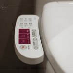 配有智慧馬桶，在寒冷的天氣有座溫調(diào)節(jié)舒適，守護(hù)家人嬌嫩的肌膚。