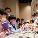 提供一人一份飲料及爆米花，讓大朋友小朋友皆能盡情享受沉浸其中。