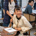 周末優(yōu)閒午後，與新業(yè)家族住戶共同學(xué)習(xí)，跟著講師的故事線穿梭，彷彿閱讀一本充滿驚喜的尋油記。