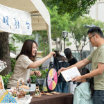 當(dāng)日完成指定任務(wù)，即可至服務(wù)臺轉(zhuǎn)出幸運(yùn)，新業(yè)期望每一位來到此的好友們，透過互動拉近彼此距離。