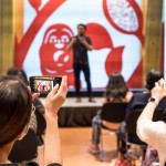 從晦暗的作品，得了大大小小的獎項，轉而做帶給人幸福的工作，楊士毅用同樣的雙手，因為一點點的美好心意，而造就不同的風景。