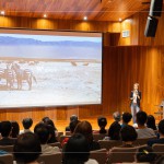飛躍非洲草原，廣闊無垠的大地，孕育著無數(shù)生命的躍動，擁抱古老厚實(shí)的文化，感受與土地的脈動。