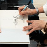 新業(yè)手札筆記本，搭配講師親筆簽名，作為當天互動禮，贈與一份特別的祝福。