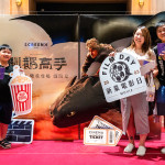 進(jìn)場前，和家人一同留下美好畫面，雀躍心情溢於言表。