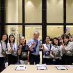 新業(yè)建設(shè) 名譽(yù)董事長(zhǎng) 穆椿松賢伉儷(中) 到場(chǎng)參與活動(dòng)盛事，一同支持藝文日的舉辦，親身感受舞臺(tái)劇魅力!