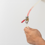 冷氣的排水管路確保暢通，從客廳、餐廳、至每間臥室，由水電廠商親自測(cè)試，夏日享受冷氣也無慮!