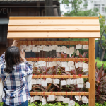 日式伝言板，每一位家族朋友們的句句美好，繫上祝福滿滿的紅繩，希望手寫的溫度，能夠保存於每一位的心中。