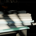 各式板材在陽(yáng)光沐浴之下，更顯其獨(dú)特樣貌。