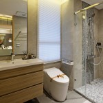 踏進(jìn)淋浴間，乾濕分離設(shè)計(jì)，保有一方私領(lǐng)域，在氤氳水氣中，疲憊的身心悄悄獲得釋放，優(yōu)雅大方的洗手檯面，搭配下方完整的收納空間，讓整個(gè)衛(wèi)浴空間乾爽、舒適、宜人。