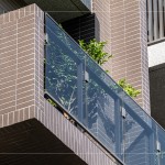 柔和溫潤的大地色系，不與環(huán)境爭艷，讓躍然於建築立面的大樹與植栽，成為最自然的表情。