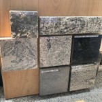 從中庭、車庫到樓梯，其中還有主牆側(cè)牆之分，每一面角落須兼顧美觀與實(shí)用度。例如「雪白蒙卡」屬於花崗巖的一種，沖仿的流線更明顯，給人氣派尊榮的享受。