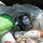 各式瓶罐、垃圾，深埋在林葉角落，帶給環(huán)境極大的負擔，透過淨溪活動為環(huán)境盡一份微薄心力!