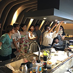 大家都好認(rèn)真聽講且主動筆記下來！