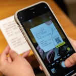 翻開小禮後，驚喜地發(fā)現(xiàn)一張問候小卡，也是一張真摯的邀請，透過品味食光、職人手作、藝文沙龍等活動，享受與「生活之美」交心的時刻。