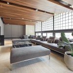 舒適大空間的KTV室，謙雅於形，相約親朋好友沉浸於愜意時光，讓生活蔓延如詩。