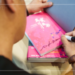 當(dāng)天抽獎禮準(zhǔn)備藝術(shù)家的新書—真實色彩：優(yōu)席夫的藝術(shù)光旅，一段探索美、發(fā)現(xiàn)光，發(fā)現(xiàn)自我的藝術(shù)之旅，從孕育他的部落文化開始，展開的生命歷程，最後全然接納自我，回鄉(xiāng)引進藝術(shù)教育、發(fā)揚部落文化價值，在創(chuàng)作中發(fā)現(xiàn)真實自我的故事。