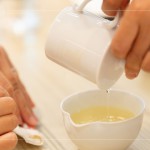 清香型高山烏龍茶，來自南投杉林溪，淡淡茉莉花香味，色澤清雅純淨(jìng)，口感甘醇圓滑，且有後韻。