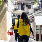 穿梭在街頭巷弄之間、爬樓於老公寓之中，志工們腦海彷彿有一張捷徑地圖，各個擔(dān)上使命必達(dá)的責(zé)任，快速地將便當(dāng)送到長輩們的手中。