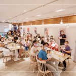 恣意揮灑藍(lán)彩，度過了一場知性美的周六時(shí)光，待火窯燒結(jié)後，這只青瓷，將化為獨(dú)一無二的手感工藝。