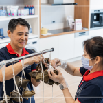 新業(yè)建設 邱正光 副總經理賢伉儷，也加入這次公益包粽行列，身體力行，益起響應，共創(chuàng)美好良善的循環(huán)。