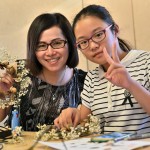 秋季微涼的天氣，讓我們一同將秋日的果實(shí)，巧手轉(zhuǎn)變成妝點(diǎn)居家空間的浪漫花圈。