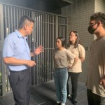走入建築，方能實際體會建築的各項層面與豐富度。透過這場東海建築營隊的活動，新業(yè)建設(shè)楊世偉經(jīng)理(左一)期許學(xué)生們找到自己樂在其中、精益求精的初衷。