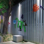 隱身於都市夜晚的山林意象，臺(tái)灣黑熊與梅花鹿悄悄探出頭來，準(zhǔn)備翱翔於自由自在的童趣幻想之中。