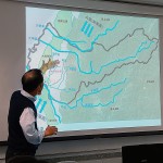 新業(yè)建設(shè)卓勝隆董事長 ，分享臺中市各區(qū)的發(fā)展與演變，讓新進人員對此有全面的了解。