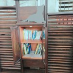 窗櫺式書櫃為本處書席主要之書籍分享空間，等您來交換一本好書。