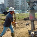 職人團(tuán)隊(duì)陸續(xù)在基地上各區(qū)域，進(jìn)行不同深度的樣本抽取。(拍攝日期:2020/12/29)