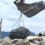 『臺(tái)東南田石』被譽(yù)為世界五大名石之一，由於質(zhì)地適中、圖案多變，加上天然的白色條紋分布於黑灰色石體，是特有的石頭種類。