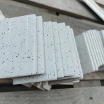 乖乖排好隊(duì)伍準(zhǔn)備上牆的外牆磚，細(xì)看彷若有幾道潑墨的水痕，從毛筆筆尖自然滴落的墨汁，也像晶亮閃閃的繁星，造就出每一片外牆磚獨(dú)一無二的風(fēng)格。