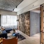 將收藏已久的童玩、公仔或滑板展示在牆面，小心呵護(hù)、擦拭的同時(shí)，與孩子充滿童趣的對(duì)話就此展開(kāi)。