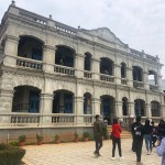 古今中外的文化在金門各自串聯(lián)，彷彿模糊彊界匯聚為獨(dú)特地景。陳景蘭洋樓，氣派建築如遊三零年代的璀璨上海！