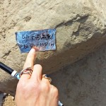 一經(jīng)新業(yè)職人選中的石頭，貼上屬於自己的標(biāo)籤，象徵已屬於『大塊森鄰』的一員。