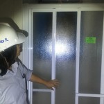 浴室淋浴拉門(mén)確實(shí)密合，可阻擋水氣並達(dá)到乾濕分離的目的。作為檢查的一環(huán)，每個(gè)細(xì)節(jié)都不能放過(guò)。