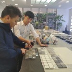 乾濕分離的淋浴間，是一個(gè)充滿(mǎn)安全感的私領(lǐng)域，因此挑選馬賽克磚時(shí)除了強(qiáng)調(diào)止滑係數(shù)，美觀上也需將低調(diào)而具有個(gè)性感的款式一併納入。