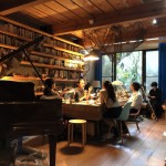 場勘那天，在一盞暈黃的燈光下，我們聚集了許多熱情的想法，眾人的靈感彼此交織，讓漂浮的夢想更鮮明。