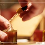 金黃色的色澤，襯托在溫暖的光源下更顯飽滿，滴滴濃醇，轉(zhuǎn)開瓶蓋迎來滿滿香氣，徜徉在田野、芳草、泥土與鄉(xiāng)間。