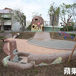 一樓戶外由日籍大師設(shè)計(jì)，遊樂場結(jié)合藝術(shù)及在地特色。
